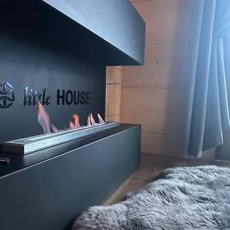 Semesterbostad Little House Zab